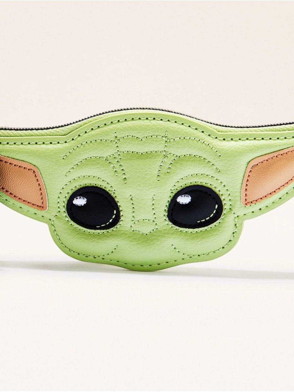 NWT LIMITED RELEASE STAR WARS MANDALORIAN AND GROGU COIN PURSE